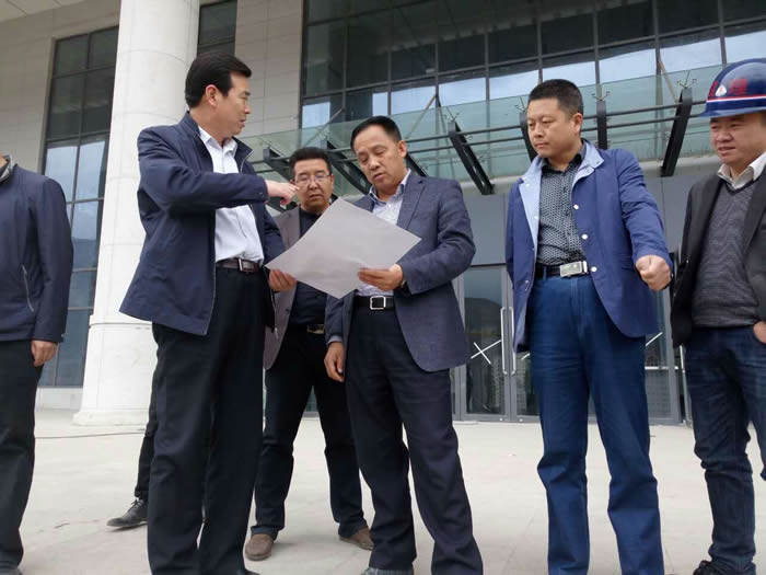 市政府領(lǐng)導(dǎo)檢查隴南火車(chē)站站前建設(shè)進(jìn)度及安全生產(chǎn)工作