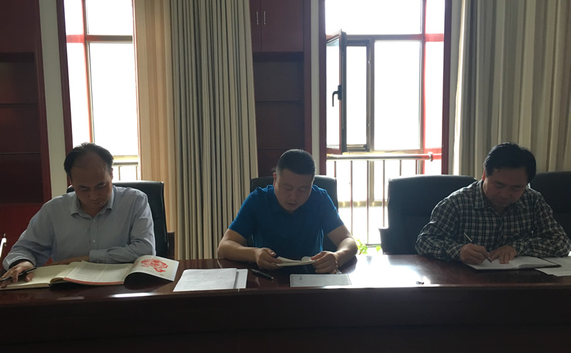 市龍江城鄉(xiāng)發(fā)展集團(tuán)公司召開推進(jìn)“兩學(xué)一做”學(xué)習(xí)教育常態(tài)化制度化暨黨風(fēng)廉政建設(shè)工作會(huì)議