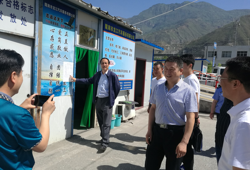 市委第三輪巡查第五巡查組深入市龍江城鄉(xiāng)發(fā)展集團下屬機動車安全技術(shù)檢測公司和汽車服務公司開展巡查工作