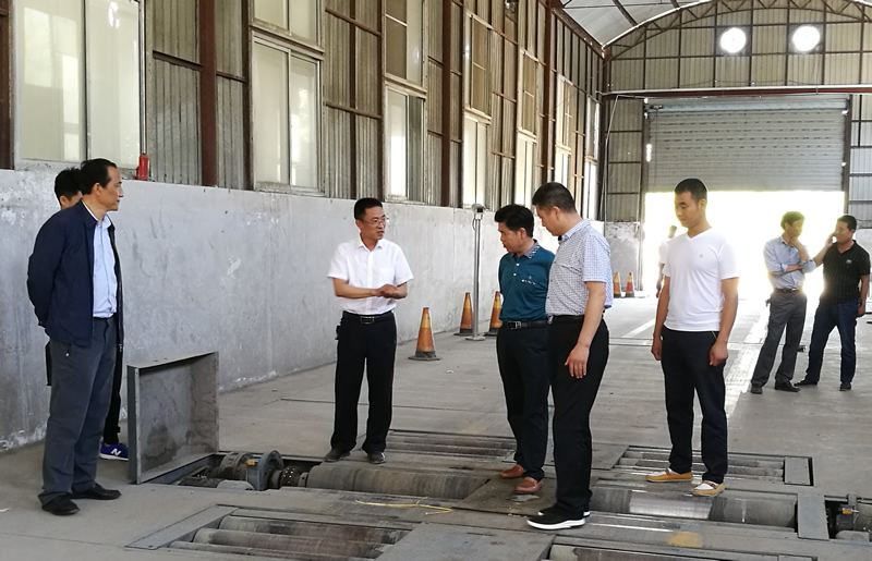 市委第三輪巡查第五巡查組深入市龍江城鄉(xiāng)發(fā)展集團下屬機動車安全技術(shù)檢測公司和汽車服務公司開展巡查工作