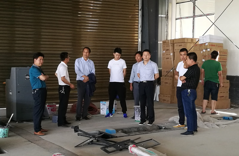 市委第三輪巡查第五巡查組深入市龍江城鄉(xiāng)發(fā)展集團下屬機動車安全技術(shù)檢測公司和汽車服務公司開展巡查工作