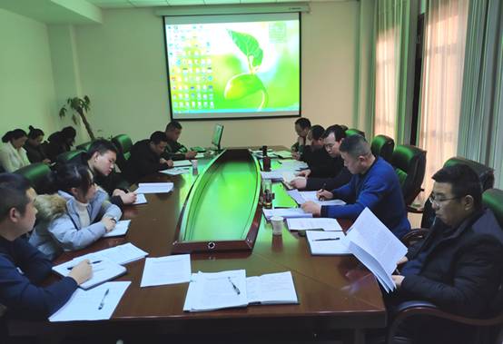 隴南市龍江城鄉(xiāng)發(fā)展集團公司召開黨委中心組理論學(xué)習(xí)（擴大）會議