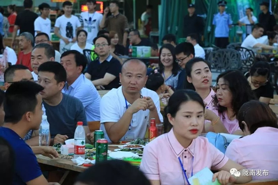 好嗨喲！隴南第一屆青島啤酒節(jié)開幕啦，為期8天