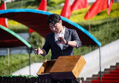 2019武都花椒產(chǎn)銷對(duì)接(電商)洽談會(huì)在階州廣場(chǎng)隆重開幕~