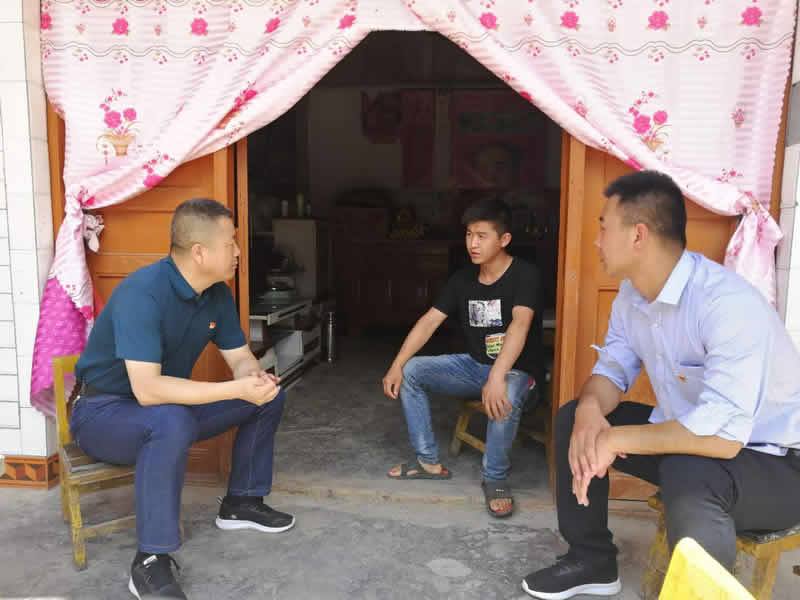 “感黨恩、憶黨史”，--市龍江城鄉(xiāng)發(fā)展集團公司開展慶祝建黨99周年主題黨日活動